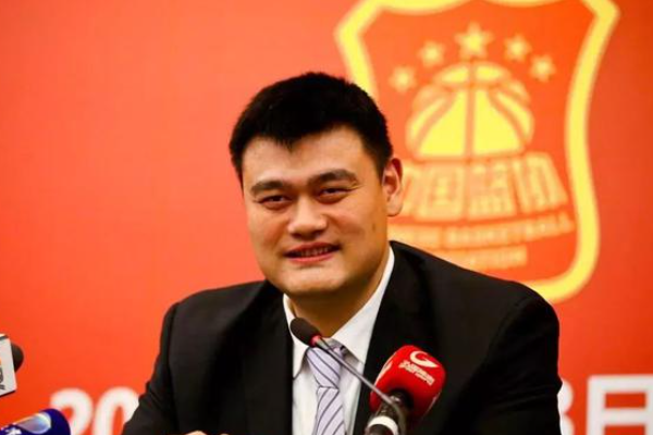 中國籃協(xié)現(xiàn)任主席是誰？
